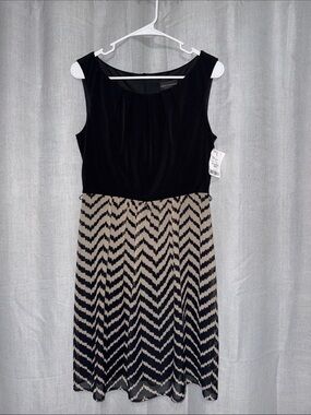 Connected Apparel Black and Beige Chevron Midi Dress
